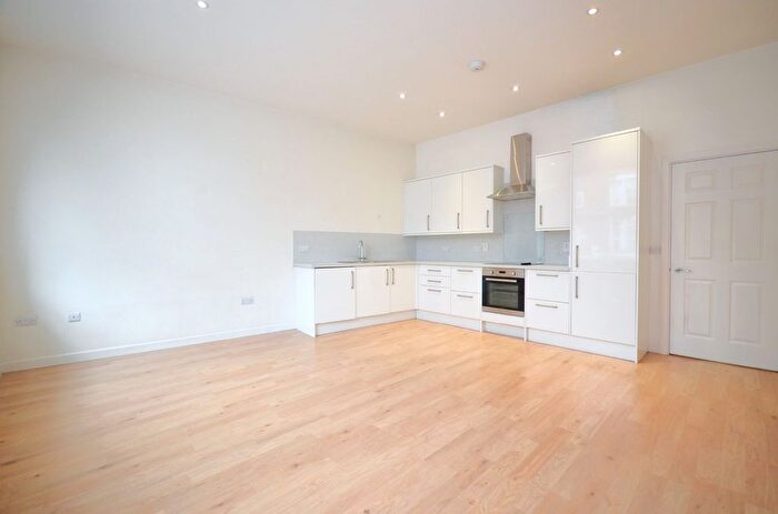 2 Bedroom Flat To Rent In High Street, London, W3