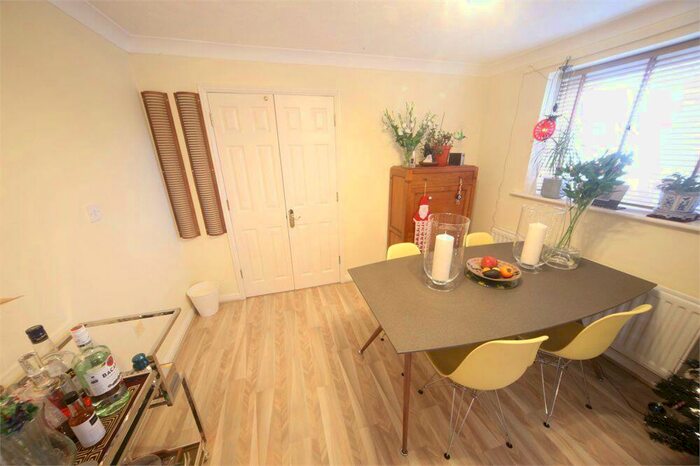 2 Bedroom Apartment To Rent In Grasholm Way, Slough, Berkshire, SL3