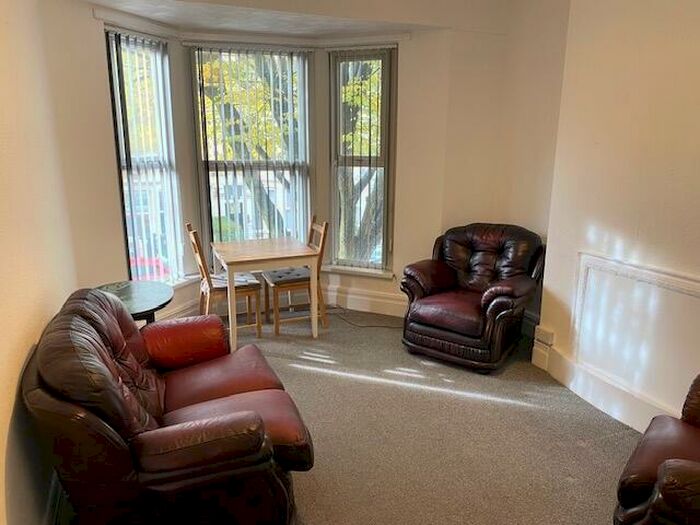 1 Bedroom Flat To Rent In Connaught Road, Cardiff, CF24