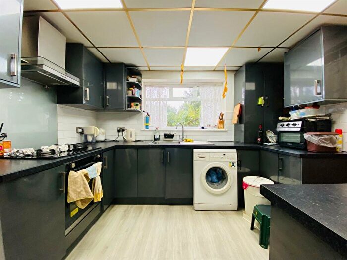 4 Bedroom Detached House For Sale In Lancaster Road, London, SE25