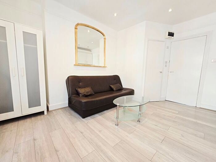 3 Bedroom Flat To Rent In Nassau Street, Fitzrovia, W1W