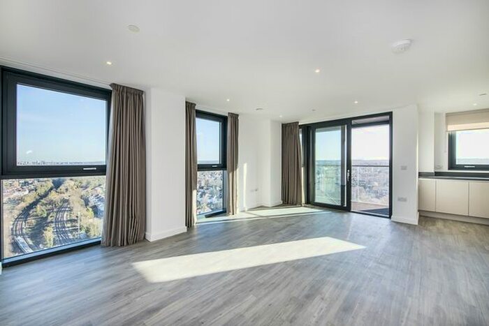 3 Bedroom Flat To Rent In 16 Sutton Court Road, Sutton SM1