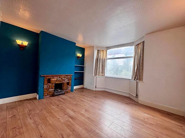 3 Bedroom Terraced House For Sale In King Edward Road, Abington, Northampton, NN1