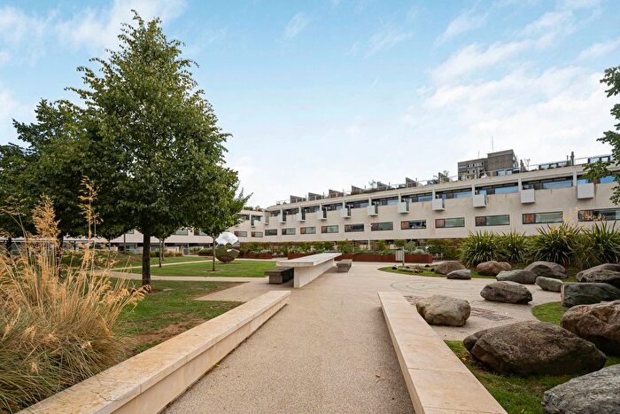 2 Bedroom Flat For Sale In Gabriel Square, St. Albans, Hertfordshire, AL1