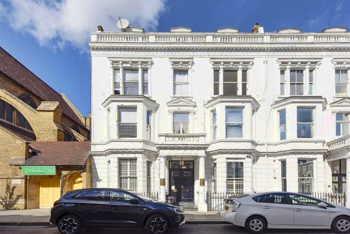 1 Bedroom Flat To Rent In Castletown Road, West Kensington, W14
