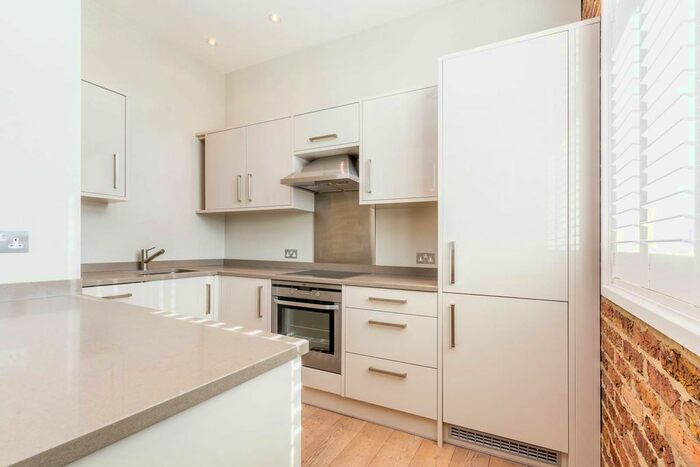 2 Bedroom Flat To Rent In Kingston Road, Wimbledon, London, SW19