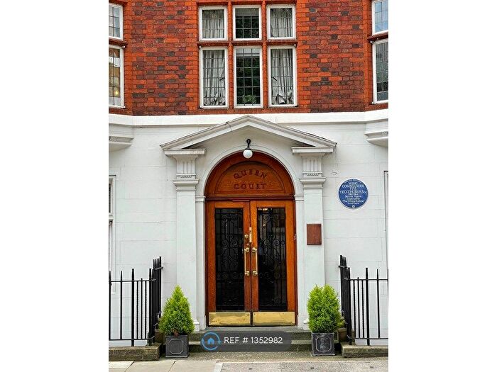 Studio To Rent In Queen Court, London, WC1N