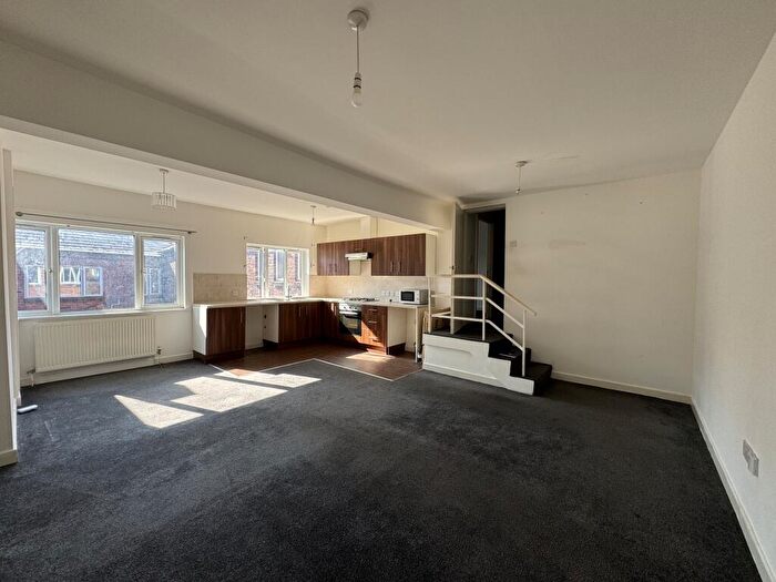 2 Bedroom Apartment To Rent In Flat, - High Street, Dudley, West Midlands, DY1