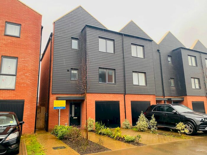 4 Bedroom Town House To Rent In Kingsway Boulevard, Derby, DE22