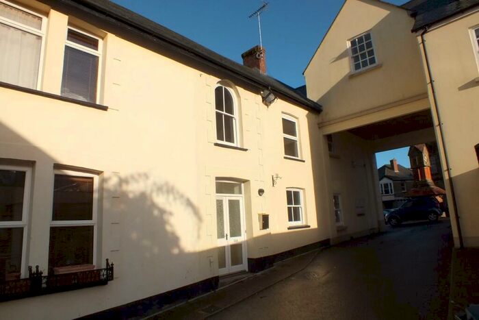 2 Bedroom Flat To Rent In The Square, North Tawton, Devon, EX20