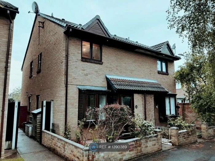 1 Bedroom Semi-Detached House To Rent In Crawford Compton Close, Hornchurch, RM12