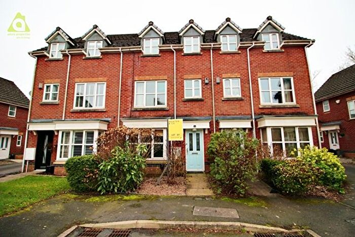 3 Bedroom Mews For Sale In Hadleigh Green, Lostock, BL6