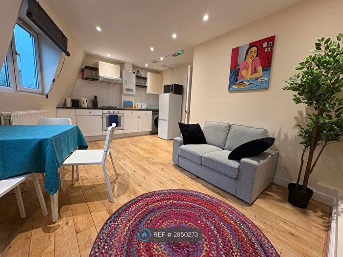 2 Bedroom Flat To Rent In Falcon Road, London, SW11