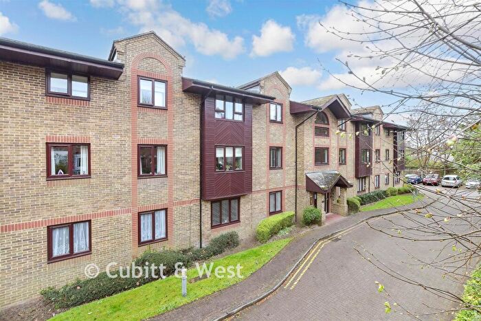 1 Bedroom Flat For Sale In Reigate Hill, Reigate, Surrey, RH2