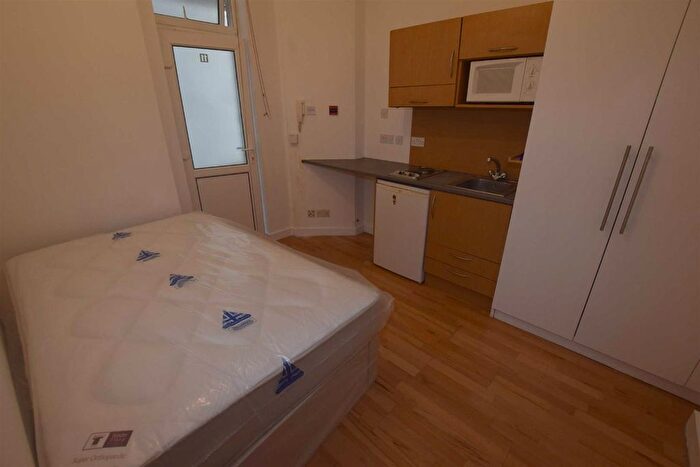 Studio To Rent In Muswell Hill, London, N10