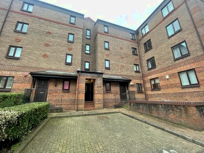 1 Bedroom Flat To Rent In Redcliff Mead Lane, Bristol, BS1
