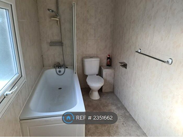 1 Bedroom Flat To Rent In Bank Street, Chatham, ME4