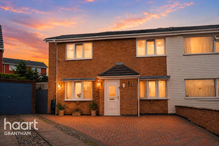 3 Bedroom Semi Detached House For Sale In Scotney Drive, Grantham, NG31
