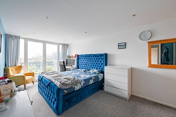 2 Bedroom Flat For Sale In Western Gateway, Docklands, London, E16
