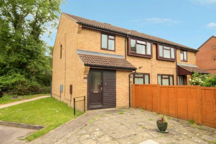 2 Bedroom Flat To Rent In Pullman Drive, Salisbury, SP2