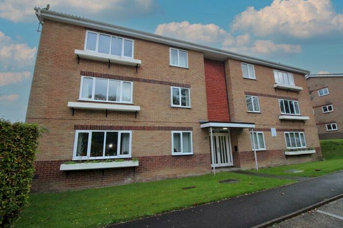 1 Bedroom Flat To Rent In Balcombe Road, Crawley, RH10