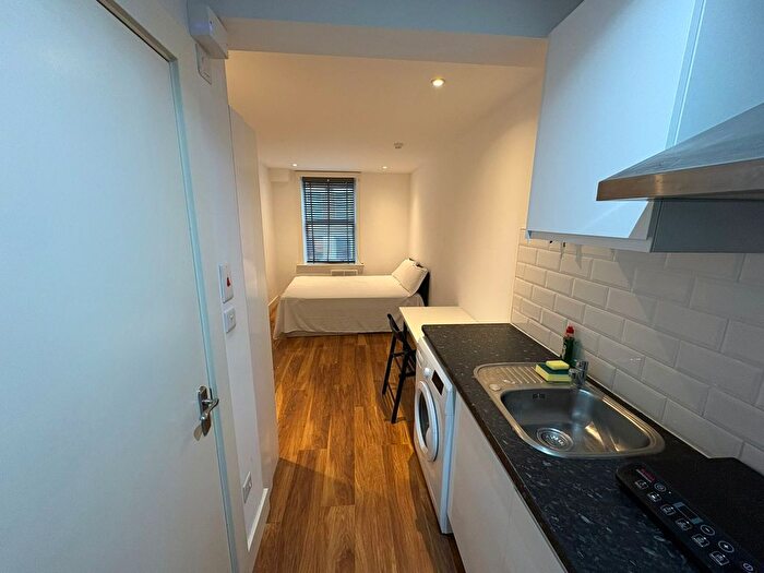 Studio To Rent In Kingsland Road, London, E2