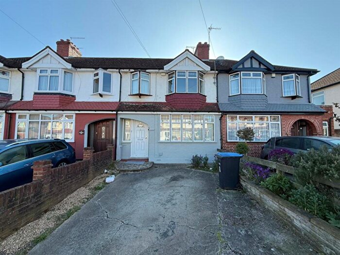 3 Bedroom House To Rent In Goodwood Avenue, Enfield, EN3