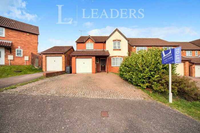 3 Bedroom Semi-Detached House To Rent In Graphic Close, Dunstable, LU6