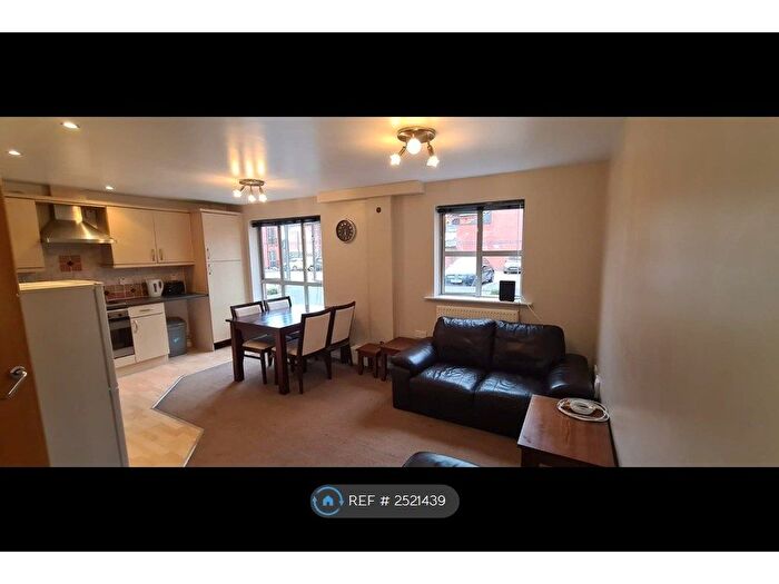 2 Bedroom Flat To Rent In Royal Victoria Court, Nottingham, NG7