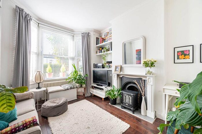 1 Bedroom Flat For Sale In Rucklidge Avenue, Harlesden, London, NW10