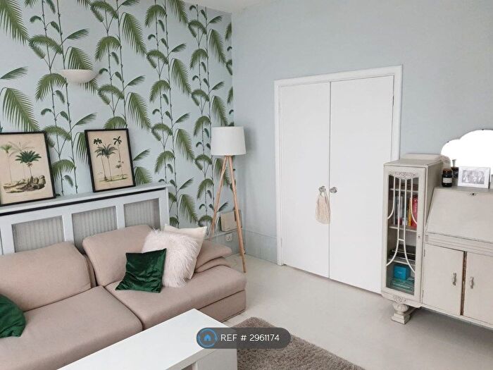 2 Bedroom Flat To Rent In Dalston, London, E8