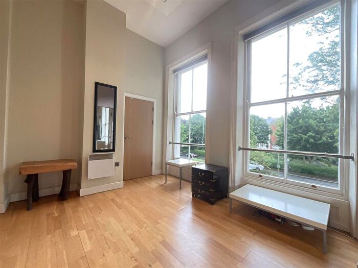 1 Bedroom Flat For Sale In Montpellier Terrace, Scarborough, YO11