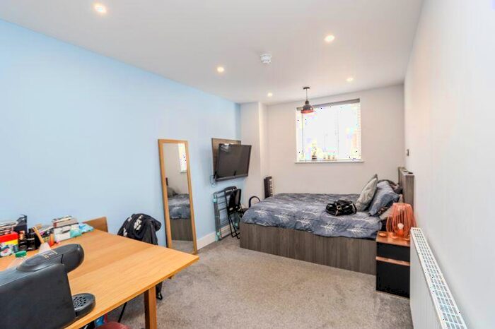 1 Bedroom Flat To Rent In Old Church Road, Clevedon, BS21