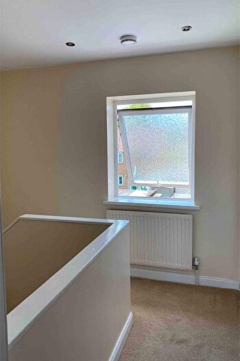 2 Bedroom Flat To Rent In Alderwood Road, Swansea, SA3
