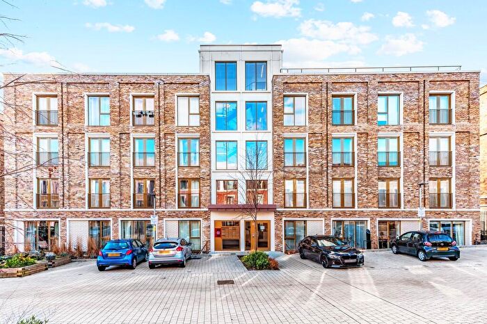 1 Bedroom Apartment For Sale In Apple Tree Road, London, N17