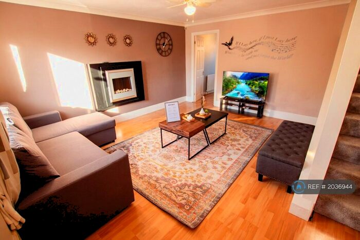 3 Bedroom Semi-Detached House To Rent In Padstow Avenue, Fishermead, Milton Keynes, MK6