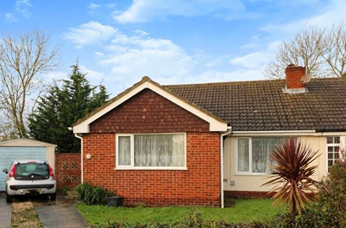 3 Bedroom Semi Detached Bungalow For Sale In Mill Close, Sandwich, CT13