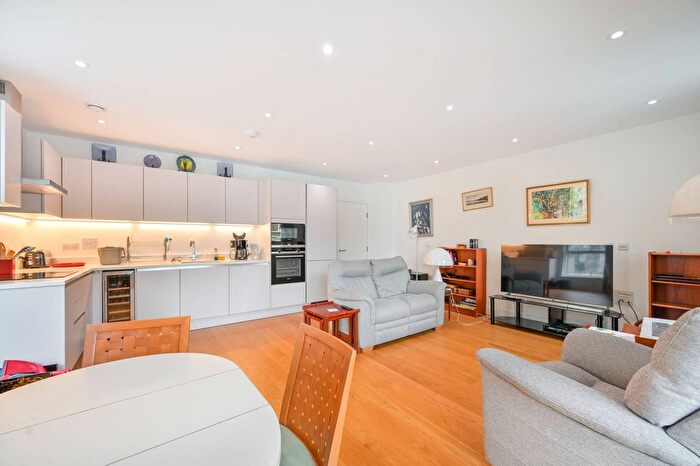 3 Bedroom Flat For Sale In Tollgate Gardens, North Maida Vale, London, NW6