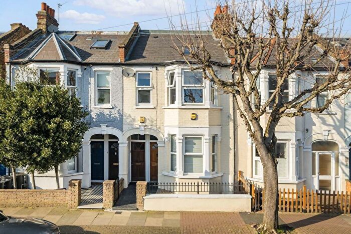 2 Bedroom Flat For Sale In Strathville Road, Earlsfield, SW18