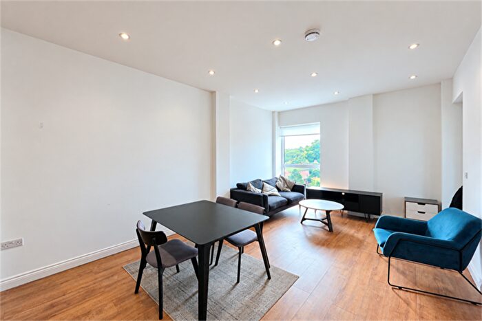 3 Bedroom Flat To Rent In Stepney Way, E1