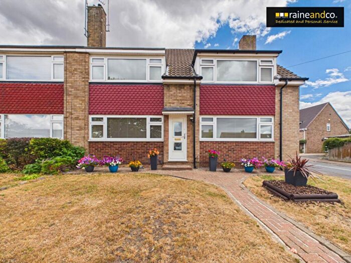 4 Bedroom Semi-Detached House For Sale In Albemarle Avenue, Potters Bar, EN6