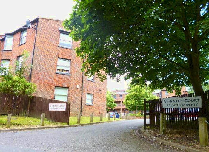 2 Bedroom Flat To Rent In Chantry Court, Woods Avenue, Hatfield, AL10