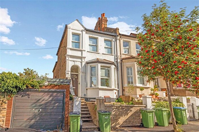 2 Bedroom Flat For Sale In Tuscan Road, London, SE18