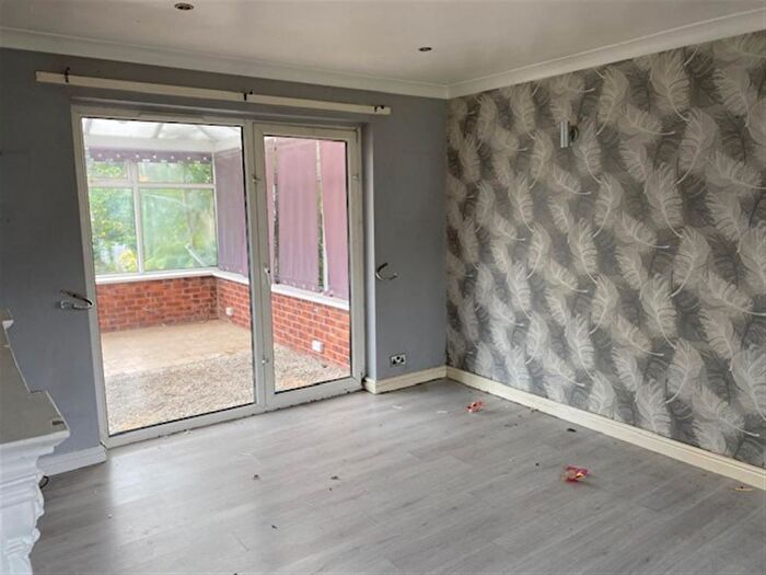 3 Bedroom End Of Terrace House For Sale In Shortfield Court, Barnsley, S71