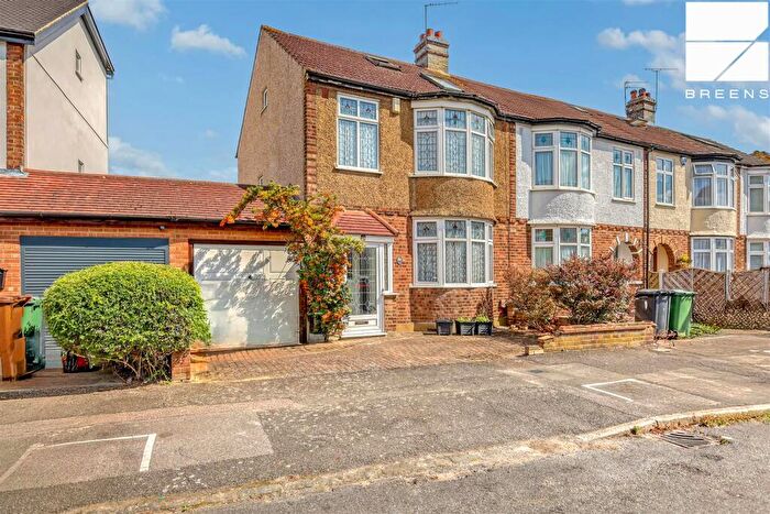 4 Bedroom End Of Terrace House For Sale In Nightingale Avenue, Highams Park, E4