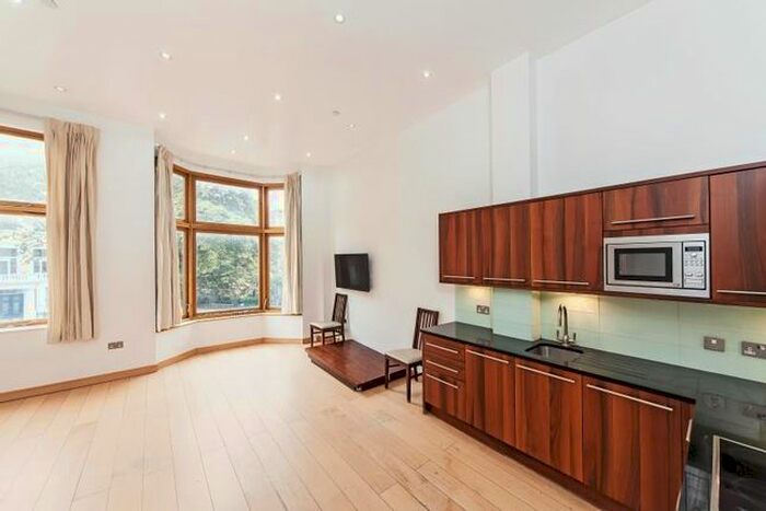 3 Bedroom Flat To Rent In Emperors Gate, South Kensington, London, SW7