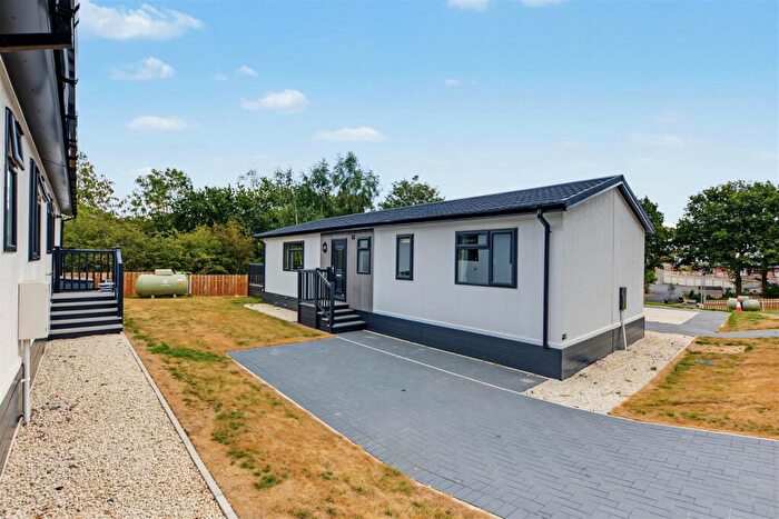 2 Bedroom Park Home For Sale In Frances Way, Killarney Park, Nottingham, NG6