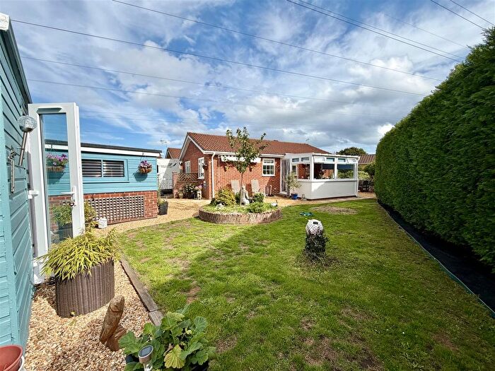 2 Bedroom Detached Bungalow For Sale In Falconer Drive, Hamworthy, BH15