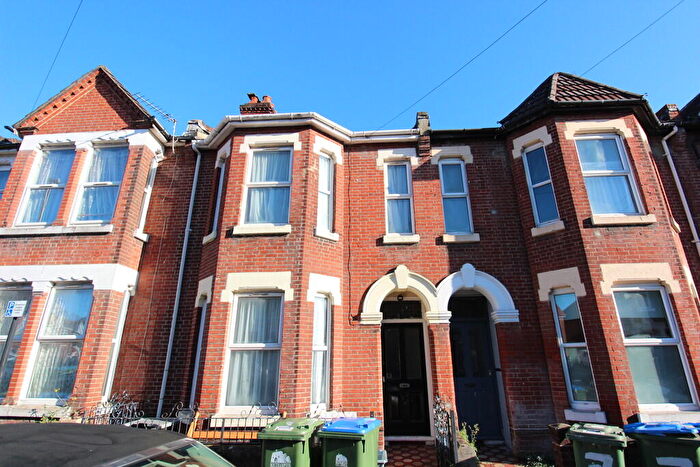 5 Bedroom Terraced House To Rent In Shakespeare Avenue, Southampton, SO17