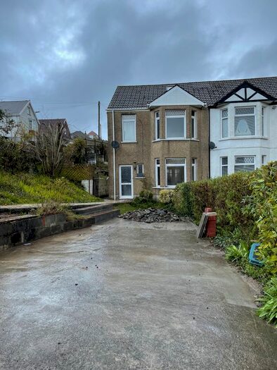 4 Bedroom Semi-Detached House To Rent In Tycoch Road, Swansea, SA2